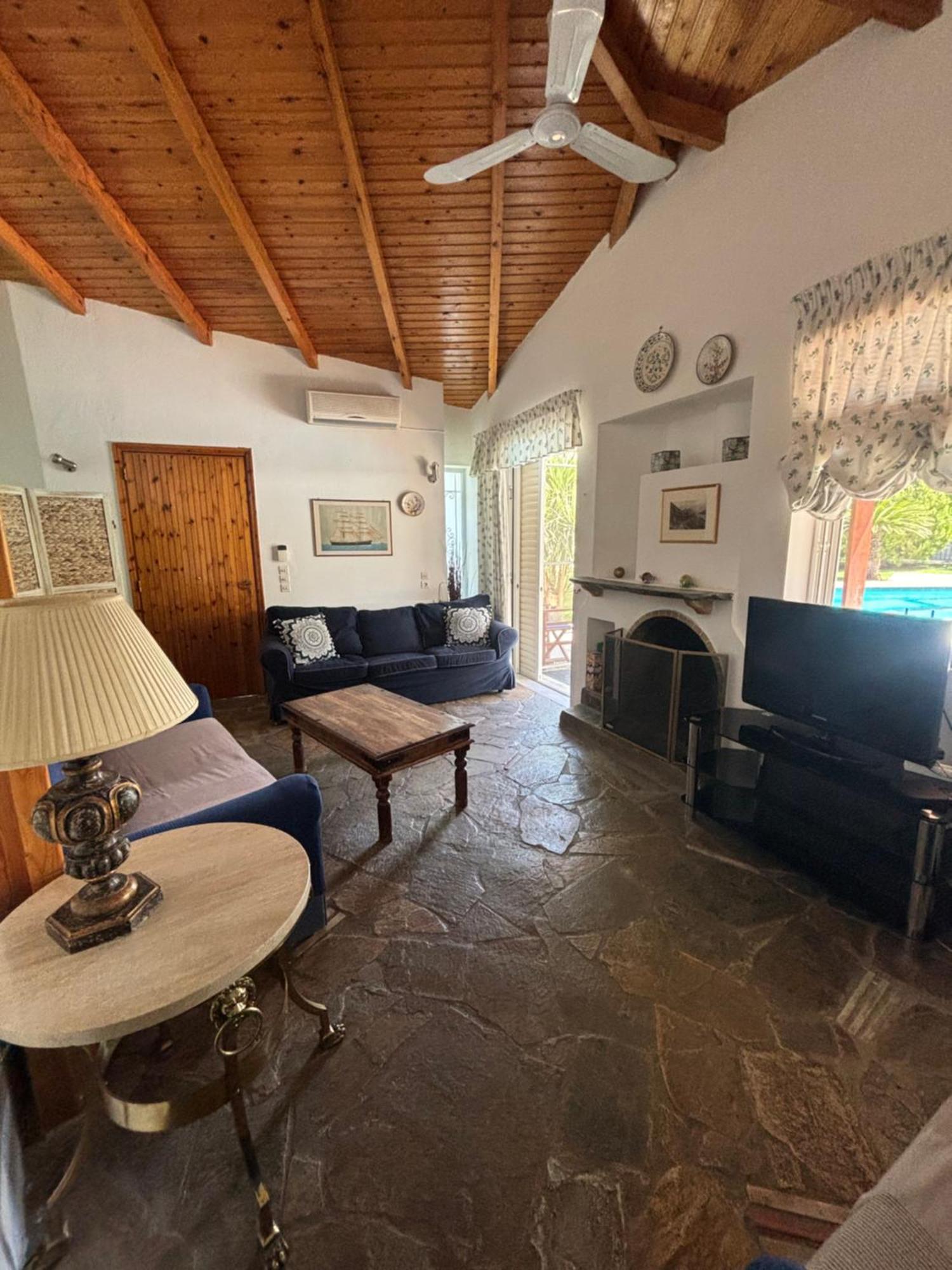 Country House With Pool And Big Garden Oropos Luaran gambar