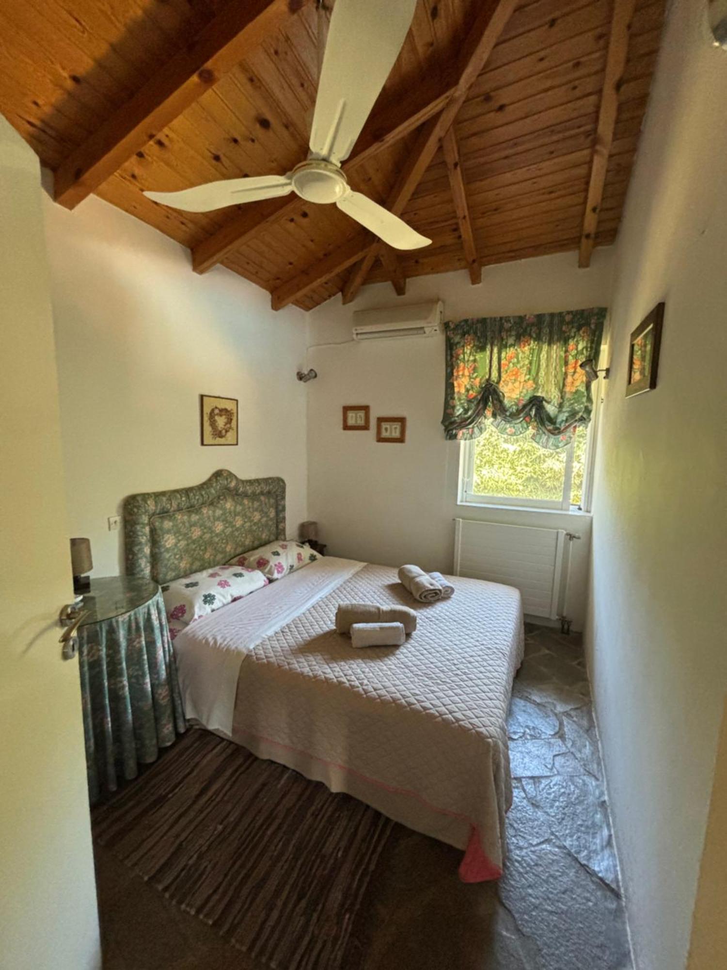 Country House With Pool And Big Garden Oropos Luaran gambar